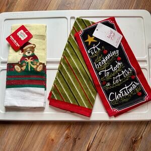 NWT North Pole Trading Co (JC Penney) Christmas themed pair of hand towels.